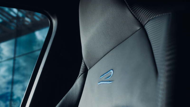 Nahaufnahme eines Sportsitzes im VW Golf R.