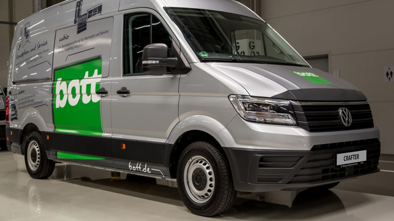 Volkswagen Crafter z zabudową pogotowie techniczne.