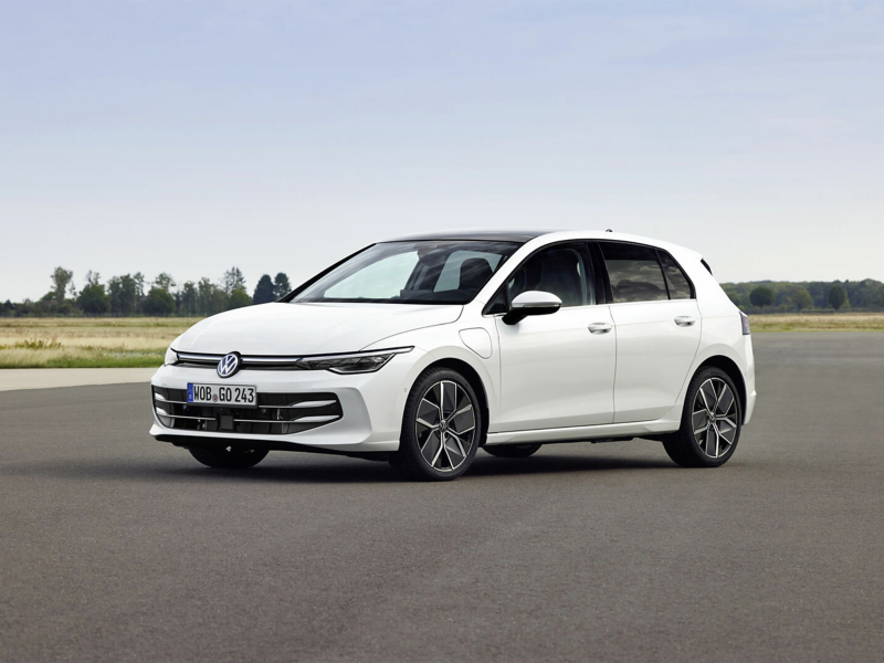 Volkswagen Golf front side view