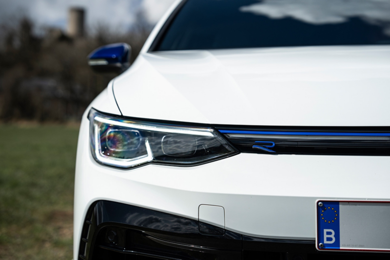 Vooraanzicht van een Volkswagen Golf R