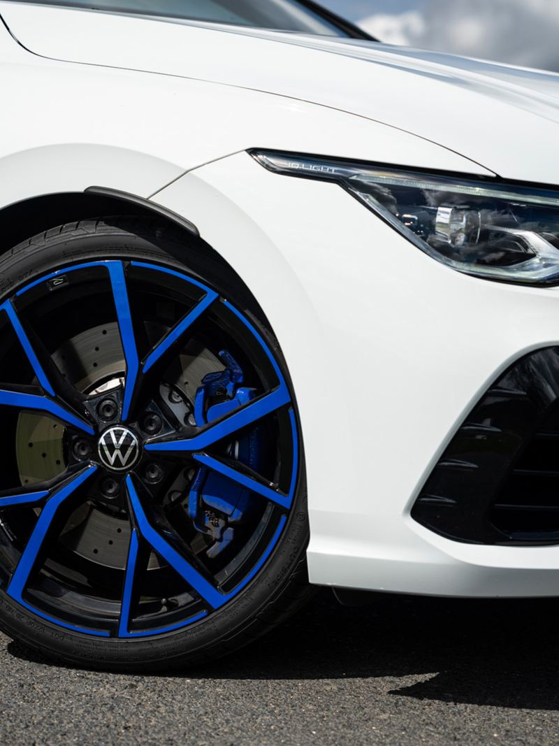 Volkswagen Golf R profiel met blauwe velgen