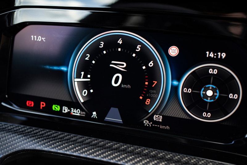 Dashboard Volkswagen Golf R