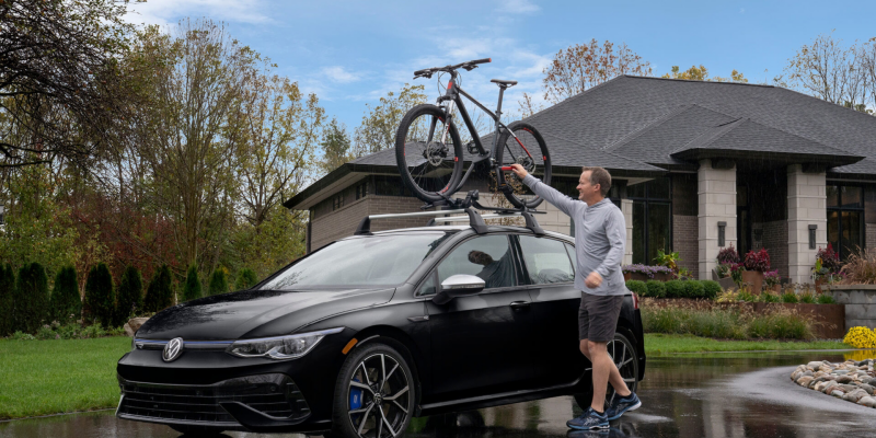 Golf-R in parking with bike carrier