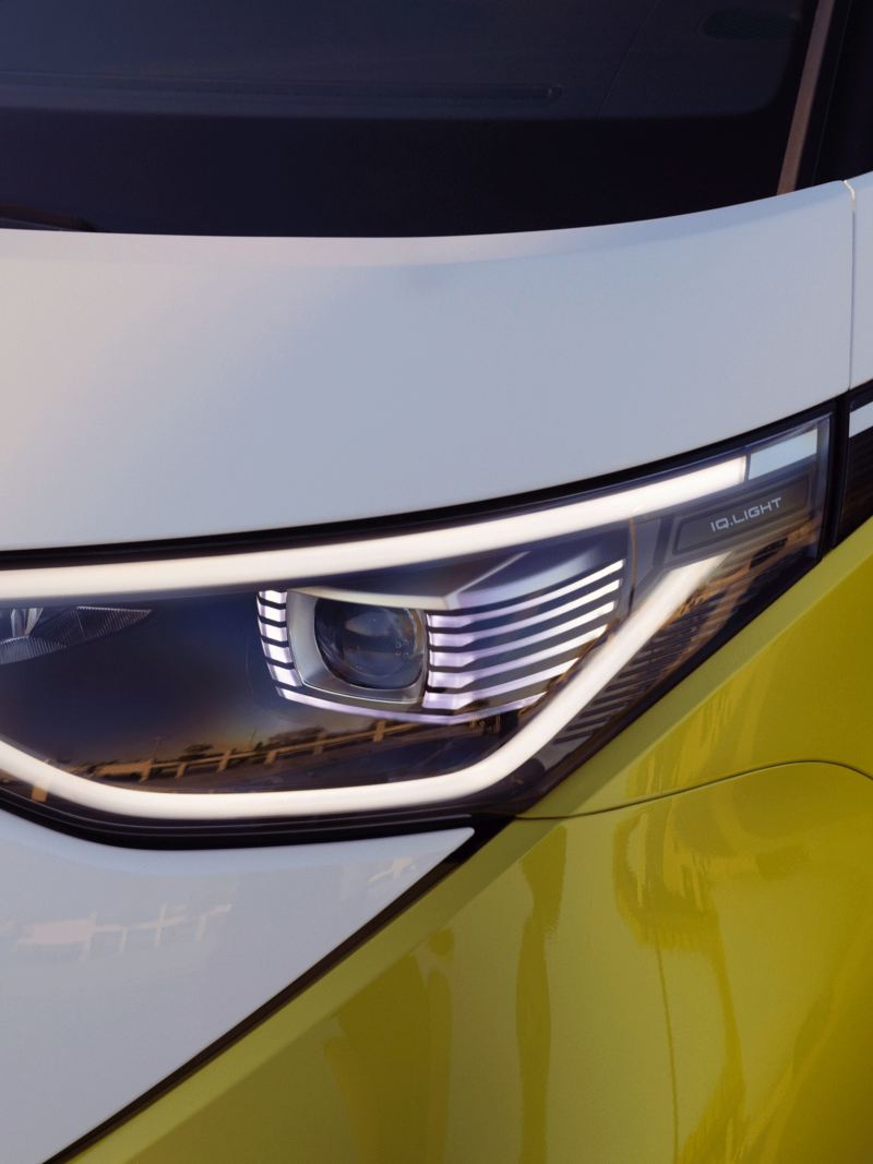 A close-up shows the IQ. Light of the new VW ID. Buzz. 