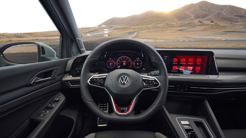 El interior del Volkswagen Golf GTI 2022.