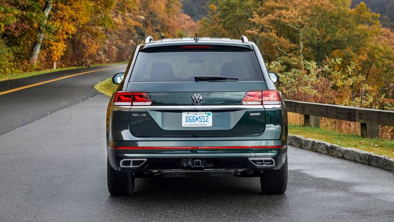 2022 Volkswagen Atlas rear