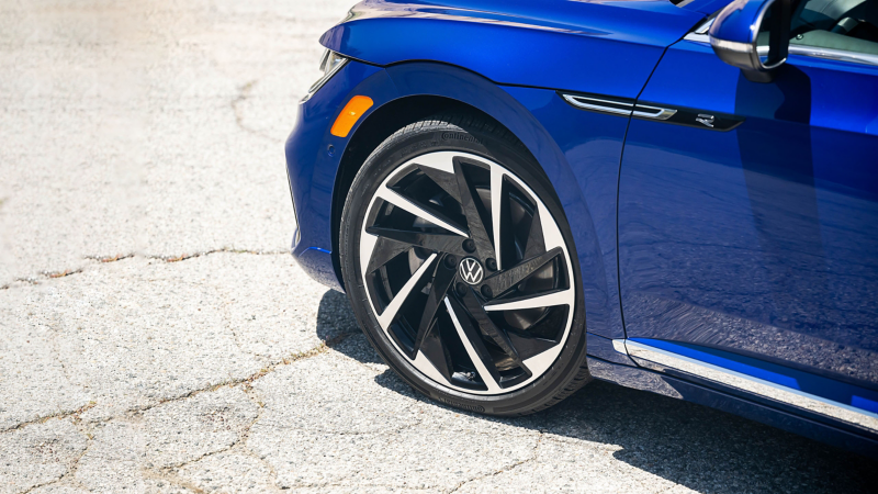 The wheel of the 2022 Volkswagen Arteon.