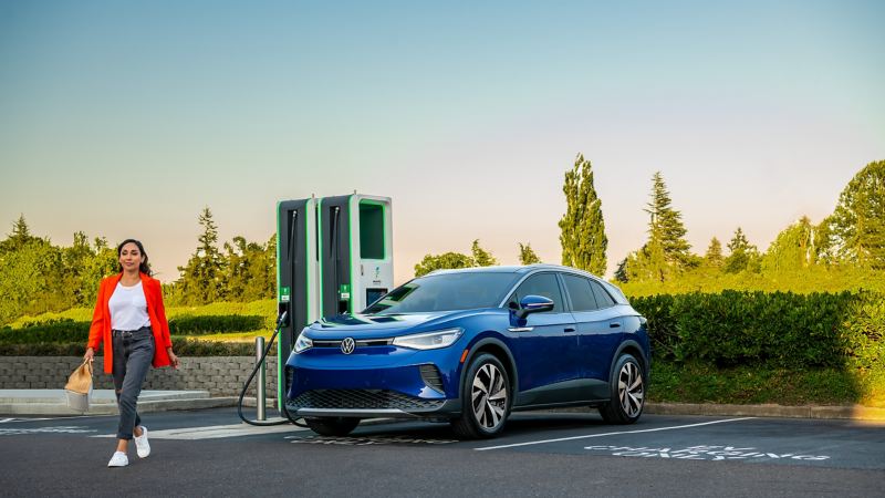 This is a product shot of the 2022 ID.4 Pro S charging at an Electrify America charging station. 