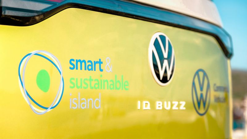 ID. Buzz with Smart and Sustainable logo