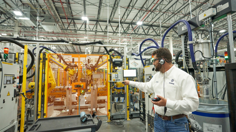 Volkswagen Engineer gives demonstration at the BEL