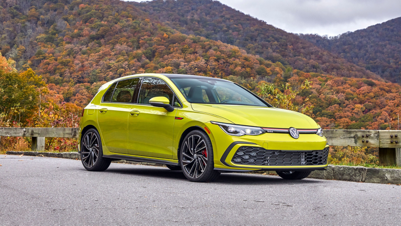 Volkswagen Golf GTI 2022 en color Pomelo Yellow