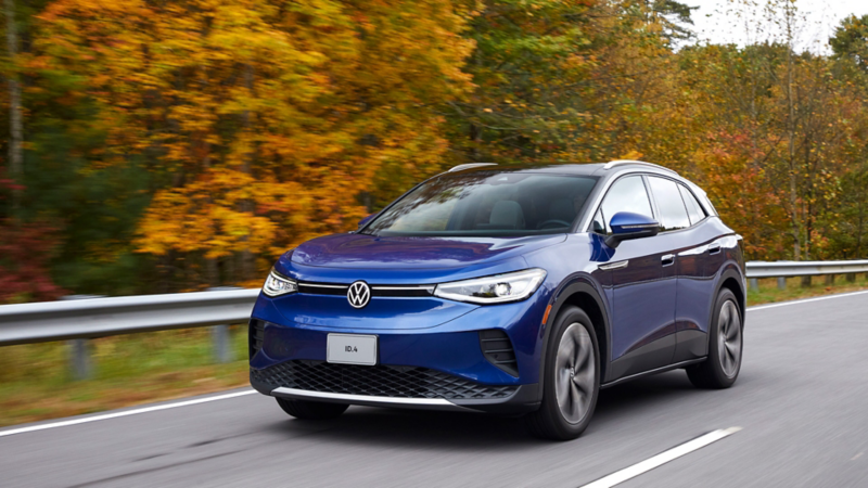 Volkswagen ID.4 EV en la carretera
