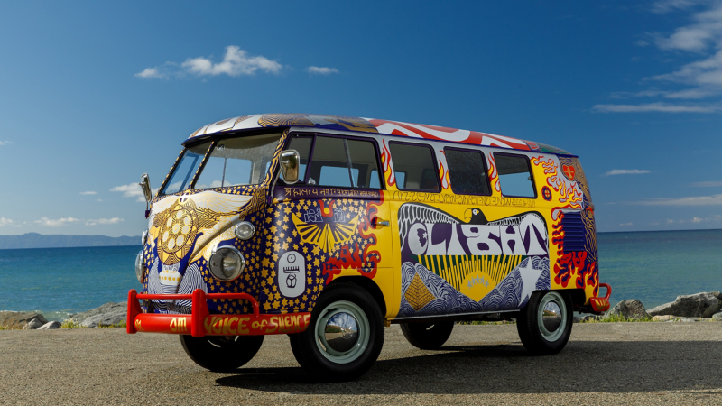 Una réplica del Type 3 Microbus 1963 pintada para el Woodstock original y cuidadosamente pintada a mano para el 50 aniversario del icónico festival.
