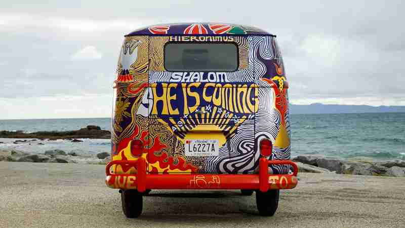 Una réplica del Type 3 Microbus 1963 pintada para el Woodstock original y cuidadosamente pintada a mano para el 50 aniversario del icónico festival.