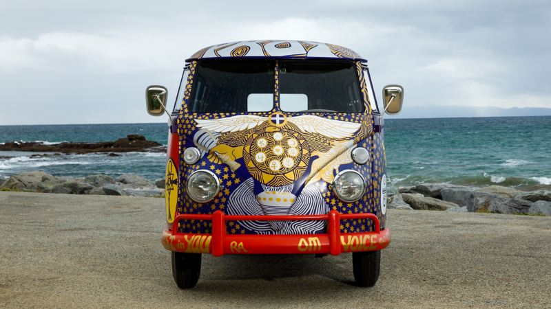Una réplica del Type 3 Microbus 1963 pintada para el Woodstock original y cuidadosamente pintada a mano para el 50 aniversario del icónico festival.