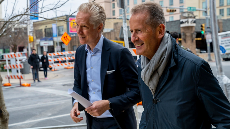 Scott Keogh, President and CEO of Volkswagen Group of America (left) and Dr. Herbert Diess, Chairman of the Board of Management at Volkswagen Group (right). 