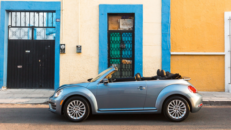 Side view of the 2019 Volkswagen Beetle Final Edition model.