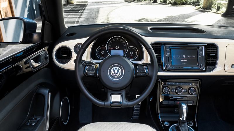The 2019 Volkswagen Beetle Final Edition steering, dashboard and infotainment system.