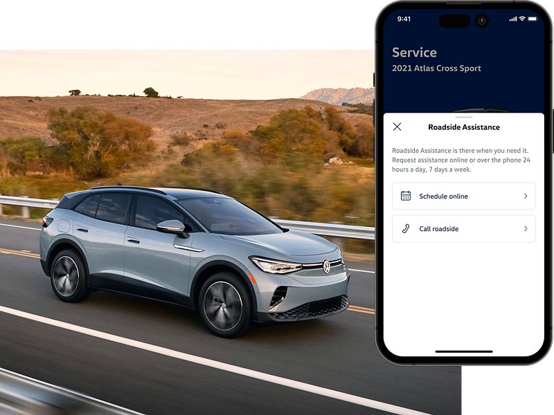 ID.4 SUV shown in Artic Blue drives on a desert road. The MyVW app is displayed on a superimposed mobile phone.