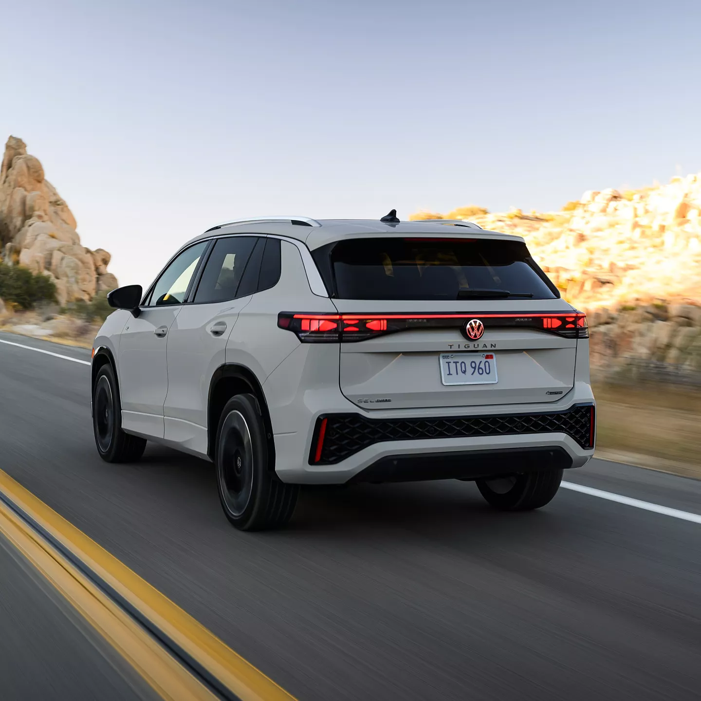 2026 volkswagen tiguan rear view 