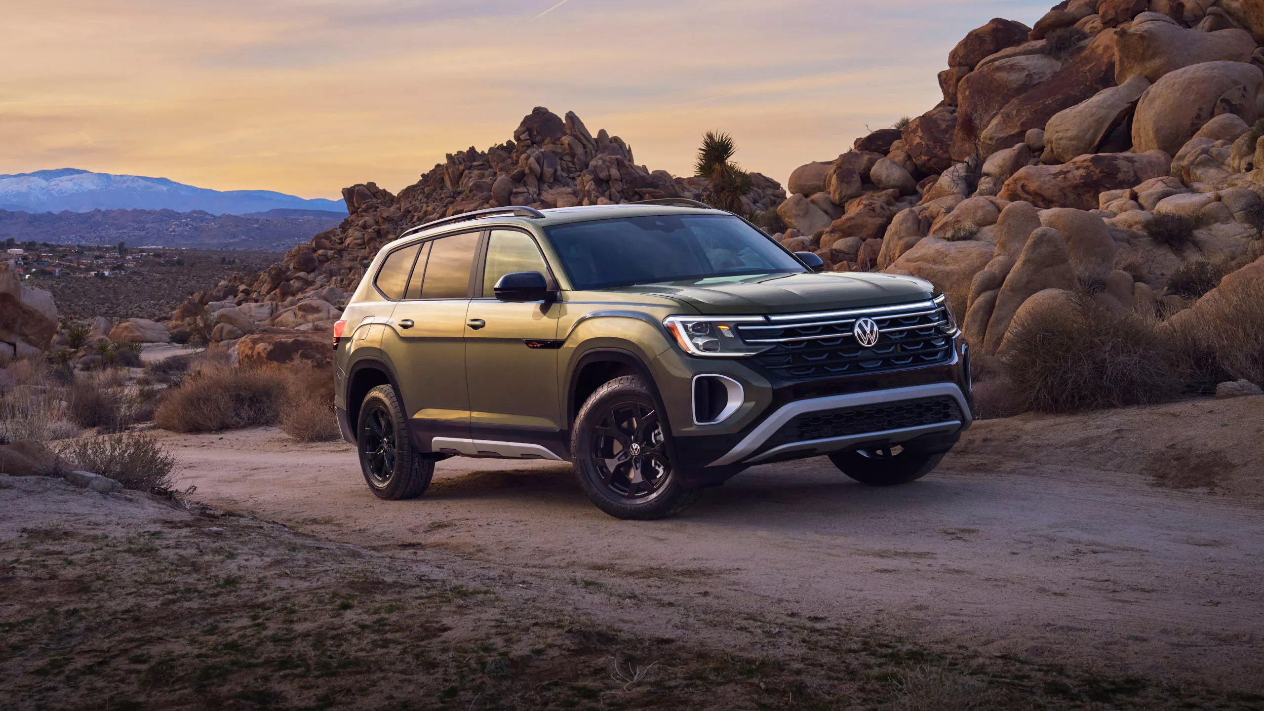 volkswagen atlas passenger side front exterior view 