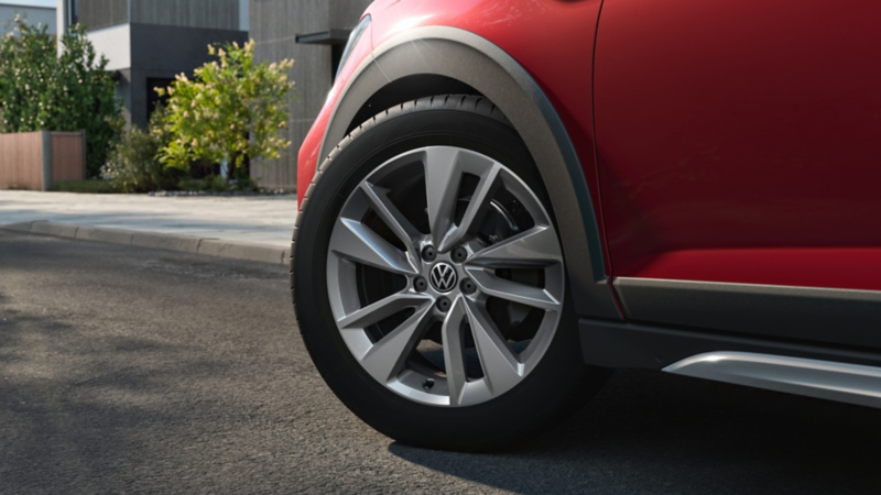 VW Taigo ENERGY mit Leichtmetallfelgen und schwarzem Radkasten im Profil.