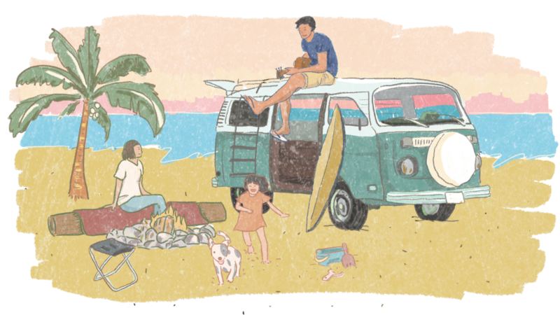 VanLife插畫 - 白綠雙色T2停在海邊沙灘上，男人坐在T2車頂，太太坐在沙灘上的木頭，前方升起營火，小孩與狗狗開心在沙灘上奔跑