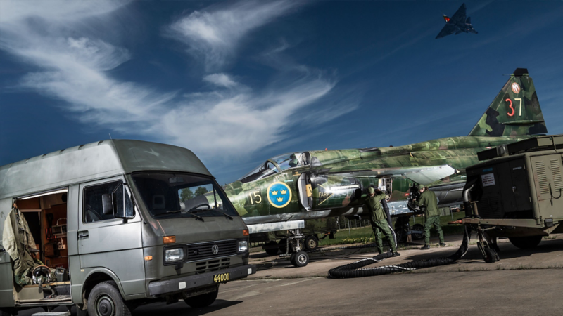 Viggen och Volkswagen LT31, specialanpassad för Flygvapnet.