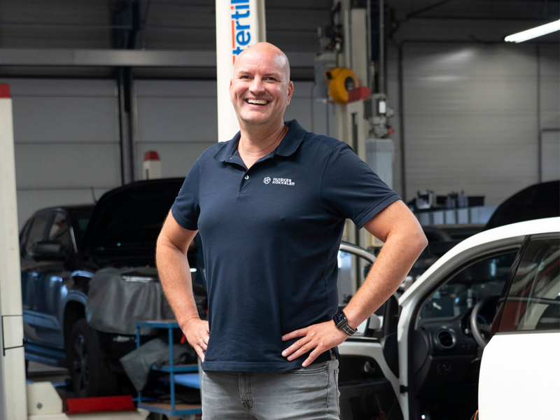 Niek Besselink, Servicemanager Volkswagen Bedrijfswagens bij Huiskes-Kokkeler in de werkplaats