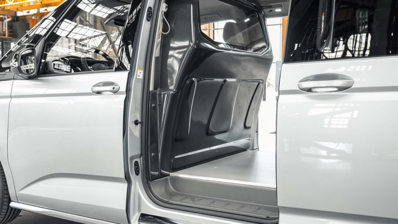 Multivan eHybrid met Cargo Accessoire Pakket omgebouwd tot enkele cabine