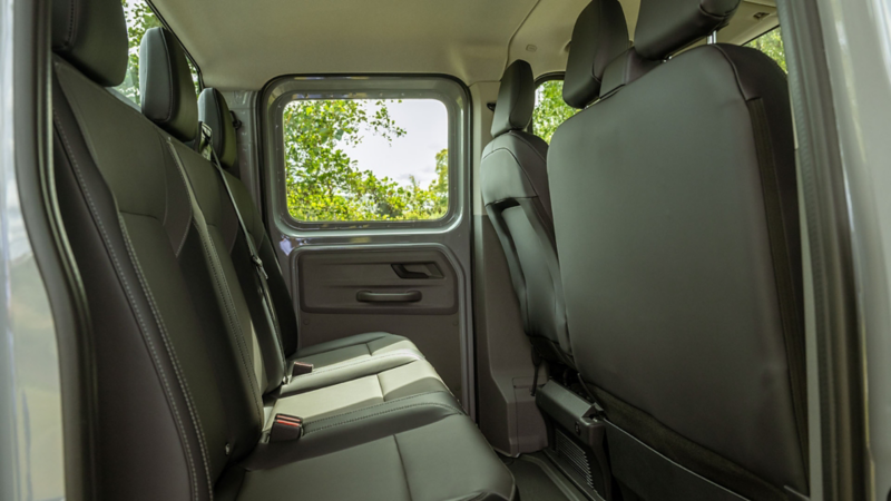 Detailbeeld van de 2e zitrij in de nieuwe Transporter Pick-up Dubbele Cabine