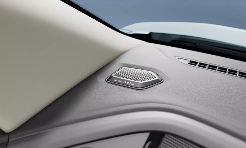Detailbeeld van het optionele harman/kardon premium soundsysteem in de nieuwe Transporter
