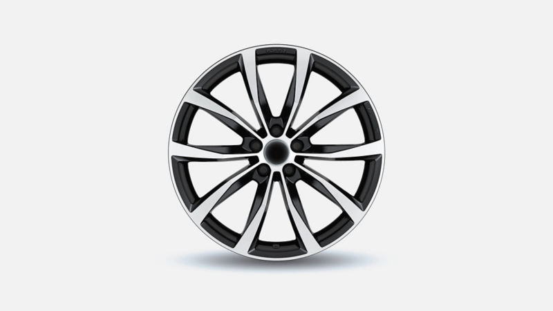 Zwart gepolijste lichtmetalen velg met vijf dubbele spaken voor een Volkswagen Caddy.