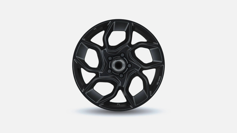 Hoogglans zwarte lichtmetalen velg met een zeshoekig spaakdesign voor een Volkswagen Crafter.