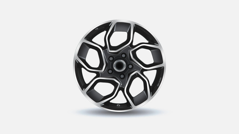 Zwart gepolijste lichtmetalen velg met een zeshoekig spaakdesign voor een Volkswagen Crafter.