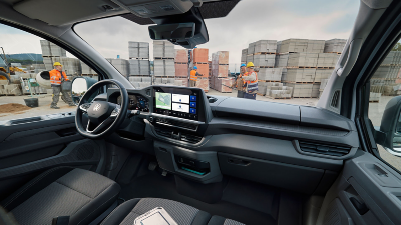 Het interieur van de nieuwe Volkswagen e-Transporter Kombi op bouwplaats
