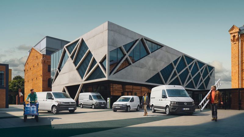 Φωτογραφία της γκάμας των Επαγγελματικών Αυτοκινήτων Volkswagen σε εργασιακό περιβάλλον.