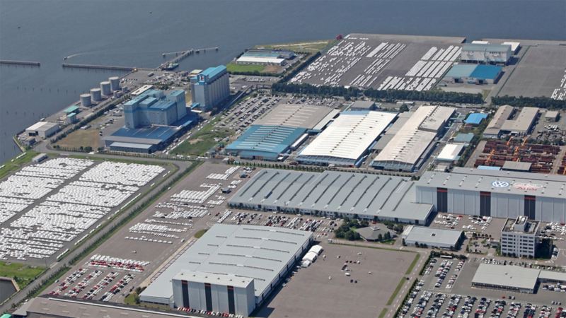 Blick von oben auf das Volkswagen Werk Japan