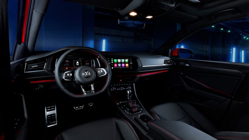 Consola frontal del Jetta GLI 2020 de Volkswagen con luz ambiental