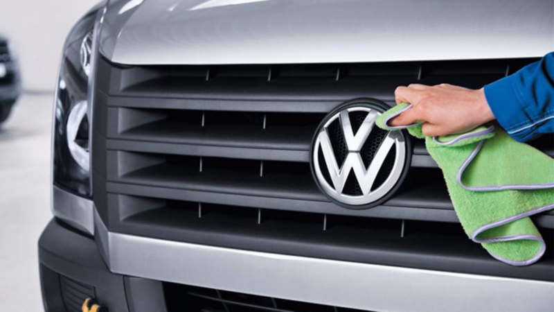 Camioneta recibiendo servicio de mantenimiento en los talleres de Volkswagen