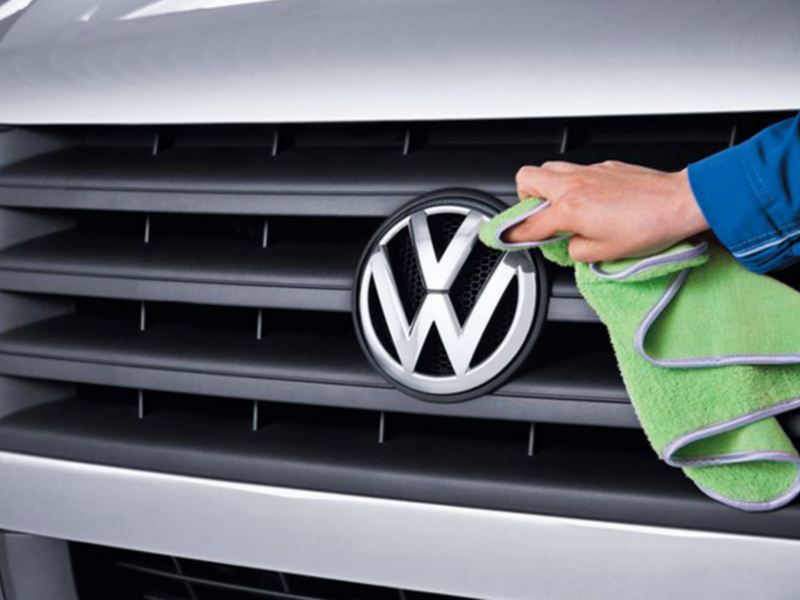 Camioneta recibiendo servicio de mantenimiento en los talleres de Volkswagen