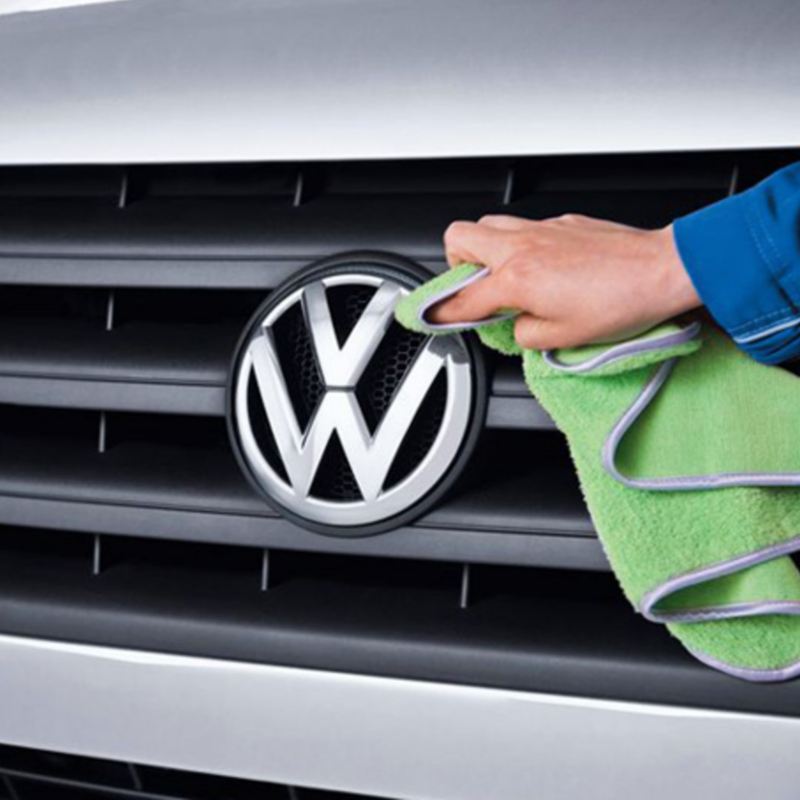 Camioneta recibiendo servicio de mantenimiento en los talleres de Volkswagen