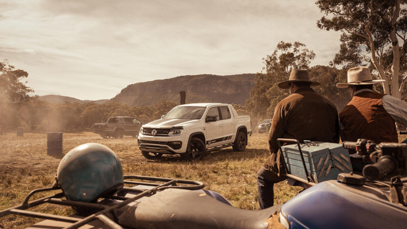 Farmers wrangling Volkswagen Amarok V6 in paddock.