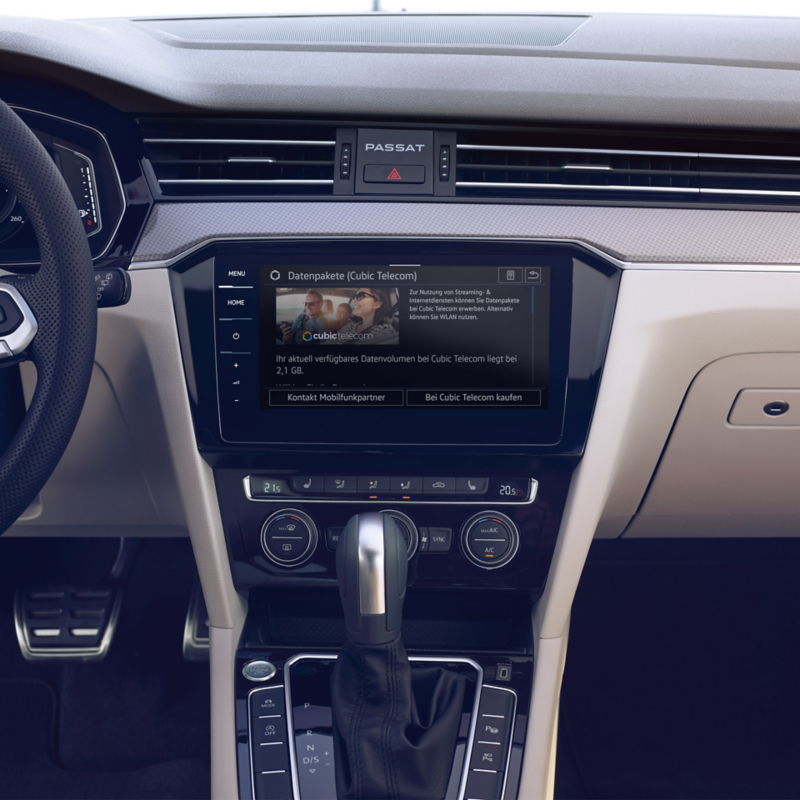 Ansicht des Infotainment-Systems in der Mittelkonsole eines Volkswagen.