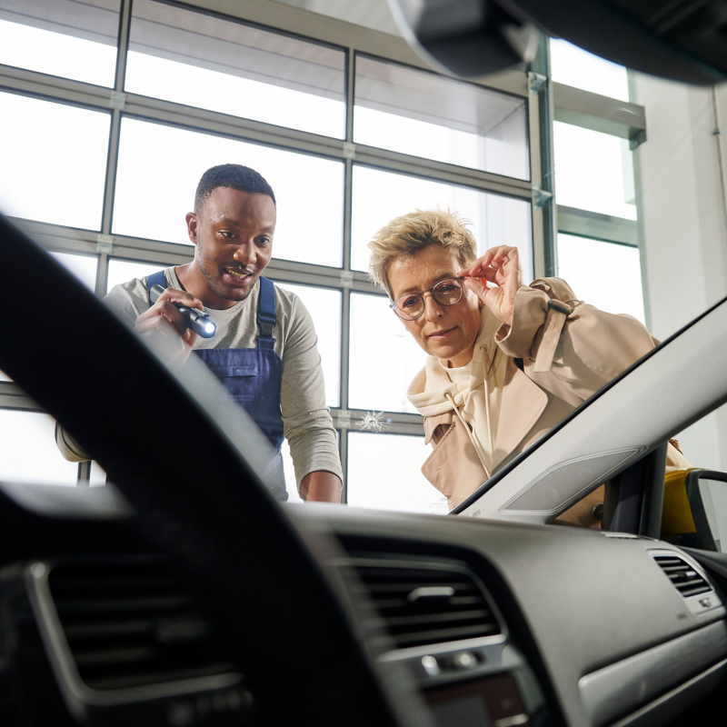  A VW service employee at the VW Glass Repair Service