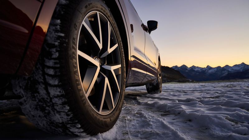 Roues dans la neige - jantes alliage des accessoires VW