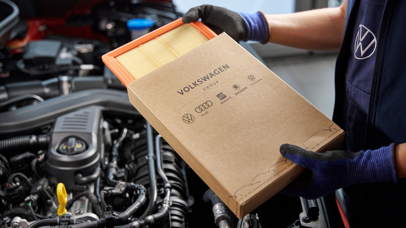 Volkswagen servicetekniker med filter