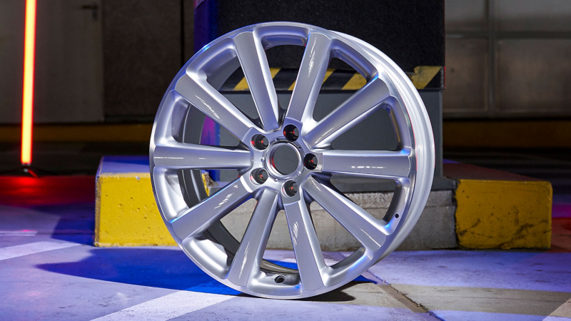 Une jante alliage dans un atelier - Accessoires VW