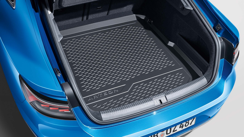 VW Zubehör Gepäckraumschale in einem VW Arteon Modell