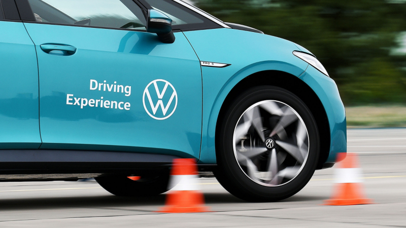 Ein ID.3 Pro S von der Driving Experience bei einem Fahrsicherheitstraining